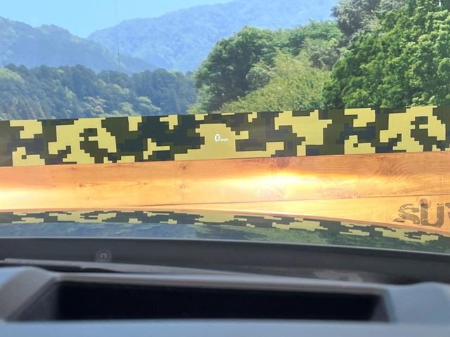 �y�w�b�h�A�b�v�f�B�X�v���C�z���݂̑��x�⑖�s�����f�W�^���\���ŉ^�]�ȑO���̃K���X�ɓ��e!�^�]���A�ڐ������炳���K�v�ȏ����m�F�ł���̂łƂ��Ă��֗��ň��S!