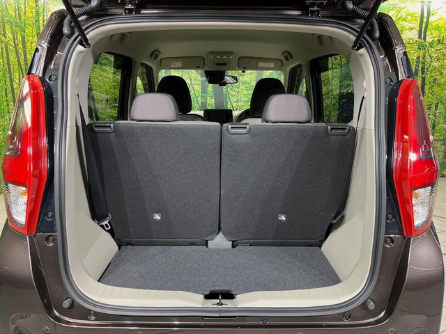 ���i�̂���������ʋ΁A���}���ɏ\���ȉ׎��X�y�[�X���m�ۂ��Ă���܂��B�Z�J���h�V�[�g��|���ƁA�傫�ȉו��̐ύڂ��\�ł���