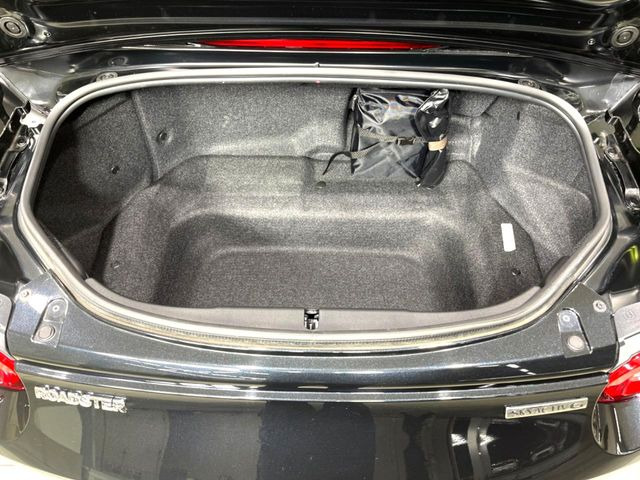 ���i�̂���������ʋ΁A���}���ɏ\���ȉ׎��X�y�[�X���m�ۂ��Ă���܂��B