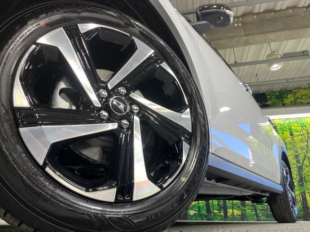 �y����17�C���`�A���~�z�C�[���z�O�ςɃ}�b�`���������A���~�z�C�[���𑕒����Ă���܂��B�e��ЊO�A���~�z�C�[����A�X�^�b�h���X�^�C�����戵�����Ă���܂��B���񂲑��k����������