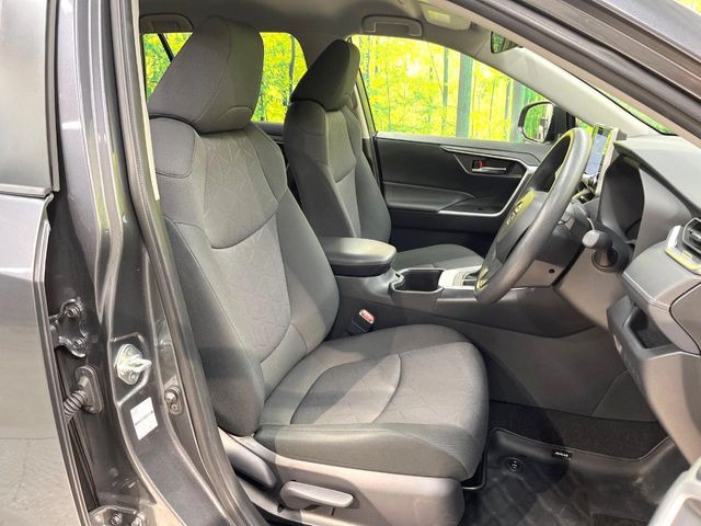 運転席シート廻りは使用感も少なく、良好な状態となっています。前オーナー様が丁寧に使っていたことがよくわかりますね。