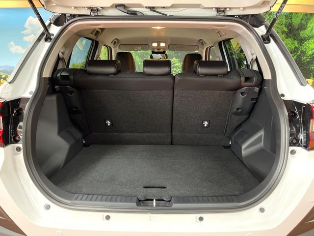 ���i�̂���������ʋ΁A���}���ɏ\���ȉ׎��X�y�[�X���m�ۂ��Ă���܂��B�Z�J���h�V�[�g��|���ƁA�傫�ȉו��̐ύڂ��\�ł���