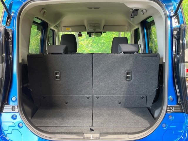 ���i�̂���������ʋ΁A���}���ɏ\���ȉ׎��X�y�[�X���m�ۂ��Ă���܂��B�Z�J���h�V�[�g��|���ƁA�傫�ȉו��̐ύڂ��\�ł���