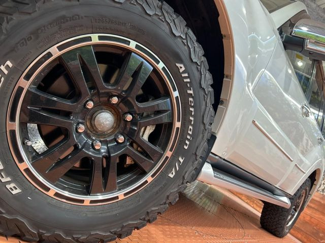 �y17�C���`�A���~�z�C�[���z�O�ςɃ}�b�`�����A���~�z�C�[���𑕒����Ă���܂��B�e��A���~�z�C�[����A�X�^�b�h���X�^�C�����戵�����Ă���܂��B���񂲑��k����������