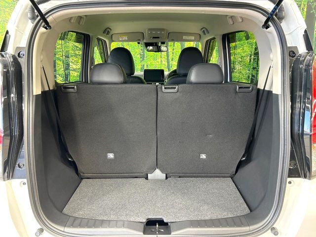 ���i�̂���������ʋ΁A���}���ɏ\���ȉ׎��X�y�[�X���m�ۂ��Ă���܂��B�Z�J���h�V�[�g��|���ƁA�傫�ȉו��̐ύڂ��\�ł���