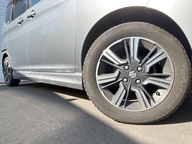 �y����15�C���`�A���~�z�C�[���z�O�ςɃ}�b�`���������A���~�z�C�[���𑕒����Ă���܂��B�e��ЊO�A���~�z�C�[����A�X�^�b�h���X�^�C�����戵�����Ă���܂��B���񂲑��k����������