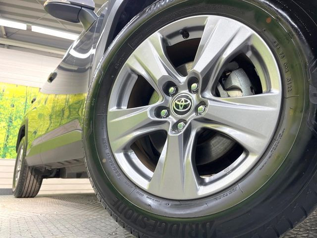 【純正アルミホイール】外観にマッチした純正アルミホイールを装着しております。各種社外アルミホイールや、スタッドレスタイヤも取扱いしております。是非ご相談ください♪