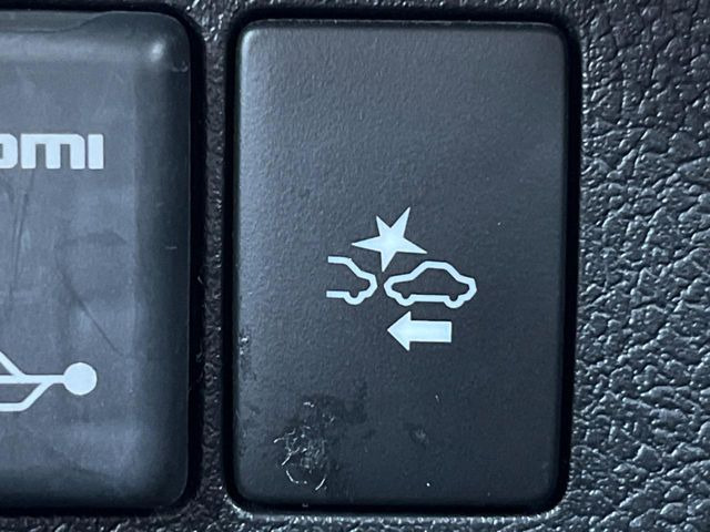 �y�g���^�Z�[�t�e�B�Z���X�z���s���ɑO���̎ԗ�����F�����A�Փ˂������Ȏ��͌x��ƃu���[�L�ŏՓˉ���Ɣ�Q�y�����A�V�X�g�B�����S�Ƀh���C�u�����y���݂��������܂��B