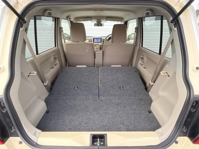 ���i�̂���������ʋ΁A���}���ɏ\���ȉ׎��X�y�[�X���m�ۂ��Ă���܂��B�Z�J���h�V�[�g��|���ƁA�傫�ȉו��̐ύڂ��\�ł���