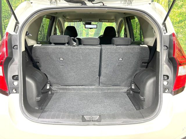 ���i�̂���������ʋ΁A���}���ɏ\���ȉ׎��X�y�[�X���m�ۂ��Ă���܂��B�Z�J���h�V�[�g��|���ƁA�傫�ȉו��̐ύڂ��\�ł���