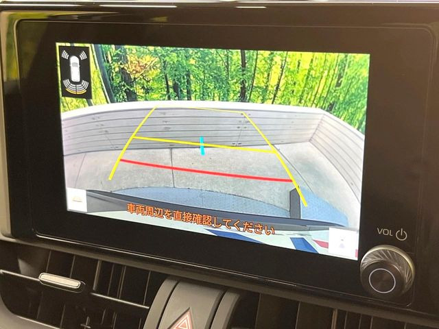 【バックカメラ】駐車時に後方がリアルタイム映像で確認できます。大型商業施設や立体駐車場での駐車時や、夜間のバック時に大活躍!運転スキルに関わらず、今や必須となった装備のひとつです!