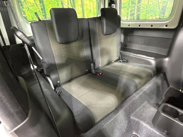 ���i���ȃI���W�i���t���A�}�b�g���I�v�V�����ɂĂ��p�ӂ��Ă���܂��B���D���ȃf�U�C����J���[�����Ԃɍ��킹�đI��ł����������Ƃ��ł��܂���