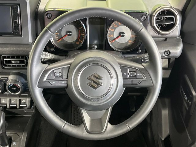 �y�����v�����X�e�A�����O�z�㎿�Ȋv���g�p���邱�ƂŁA��ɂ����������݂ƂĂ��^�]���₷���n���h���ł���