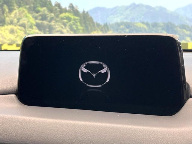 �y8�C���`�}�c�_�R�l�N�g�z�ԓ��̕��͋C�Ƀ}�b�`������^�̃f�B�X�v���C�B�X�}�z�ڑ��ł̃i�r�g�p��Bluetooth�Đ����A�l�X�ȋ@�\���y���߂܂��B�����I�ȃ_�C�������삪�\�ŁA�g��������ǍD�ł��B