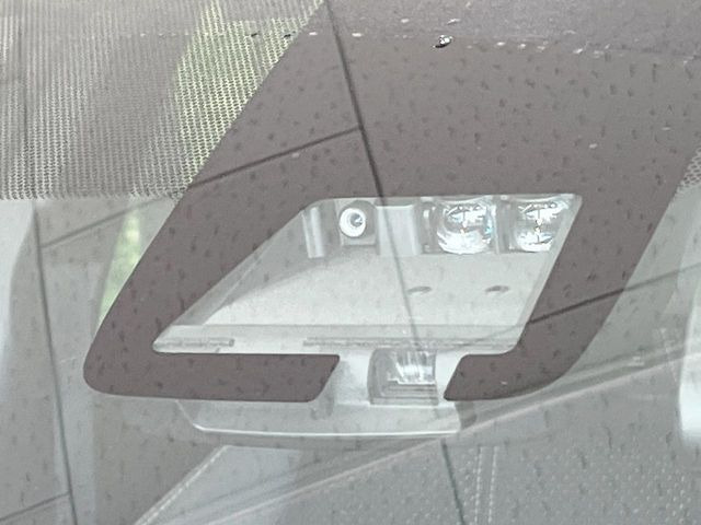 �y�g���^�Z�[�t�e�B�Z���X�z���s���ɑO���̎ԗ�����F�����A�Փ˂������Ȏ��͌x��ƃu���[�L�ŏՓˉ���Ɣ�Q�y�����A�V�X�g�B�����S�Ƀh���C�u�����y���݂��������܂��B