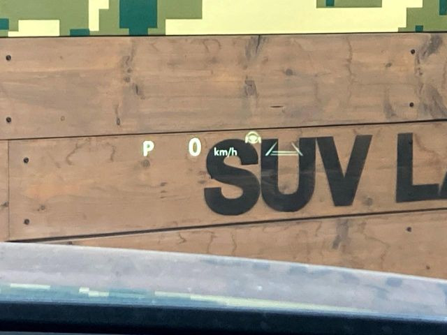 �y�J���[�w�b�h�A�b�v�f�B�X�v���C�z���݂̑��x�⑖�s�����f�W�^���\���ŉ^�]�ȑO���̃K���X�ɓ��e!�J���[�t���Ŏ��F���������A�^�]���ڐ������炳���K�v�ȏ����m�F�ł���̂łƂ��Ă��֗��ň��S!