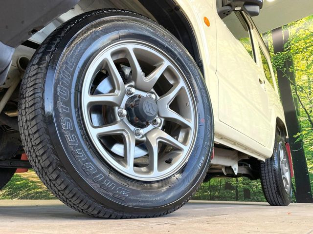 �y����16�C���`�A���~�z�C�[���z�O�ςɃ}�b�`���������A���~�z�C�[���𑕒����Ă���܂��B�e��ЊO�A���~�z�C�[����A�X�^�b�h���X�^�C�����戵�����Ă���܂��B���񂲑��k����������