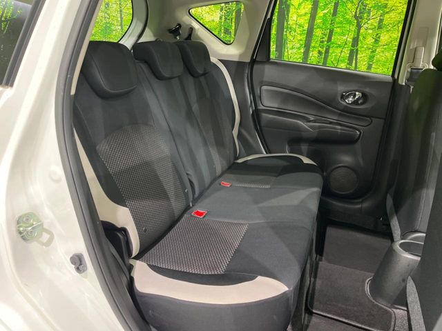 �R���p�N�g�J�[�ł����A�Z�J���h�V�[�g�͏\���ȍL����������K�ɂ���肢�������܂���V�[�g��|���đ傫�ȉו���ς񂾂�ƁA�p�r�̕����L��1��ł��B