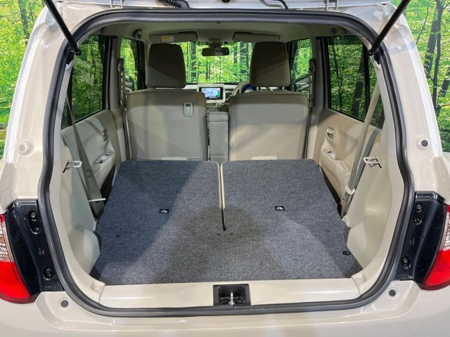 ���i�̂���������ʋ΁A���}���ɏ\���ȉ׎��X�y�[�X���m�ۂ��Ă���܂��B�Z�J���h�V�[�g��|���ƁA�傫�ȉו��̐ύڂ��\�ł���