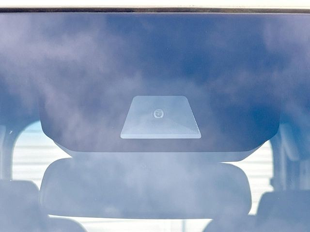 �y�z���_�Z���V���O�z���s���ɑO���̎ԗ�����F�����A�Փ˂������Ȏ��͌x��ƃu���[�L�ŏՓˉ���Ɣ�Q�y�����A�V�X�g�B�����S�Ƀh���C�u�����y���݂��������܂��B