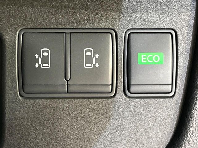 �y�����X���C�h�h�A�z���ԏ�ŗׂ̎ԂƂ̊Ԋu���������ɂ������A�X���C�h�h�A�Ȃ���S!�h�A�I�[�v������������炸�A�J�������L���̂ŏ��~�肪�Ƃ��Ă��ȒP�ł��B�傫�ȉו��̏o���������Ȃ���\��