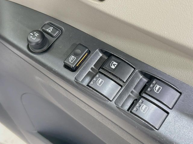 �y�d���i�[�~���[�z�T�C�h�~���[�͓d���i�[���ƂȂ��Ă���A�������ԏ�ł��L�Y�������X�N��}�����܂��B