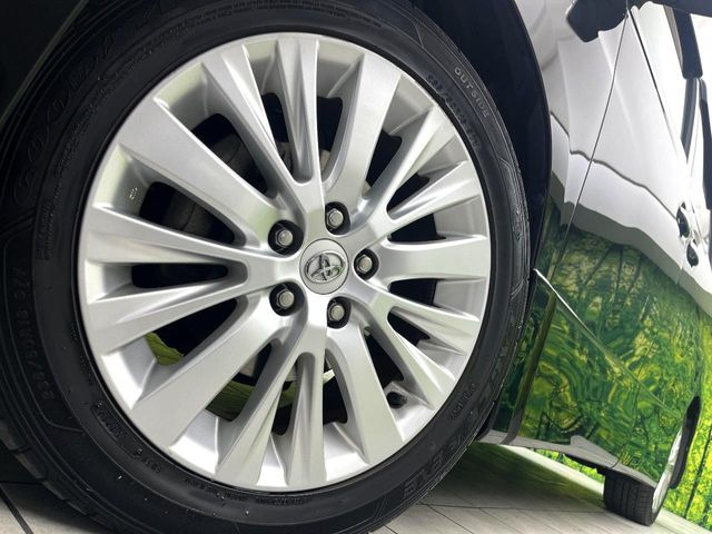 �y����18�C���`�A���~�z�C�[���z�O�ςɃ}�b�`���������A���~�z�C�[���𑕒����Ă���܂��B�e��ЊO�A���~�z�C�[����A�X�^�b�h���X�^�C�����戵�����Ă���܂��B���񂲑��k����������