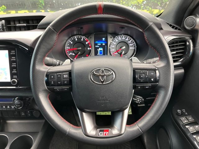 �y�����v�����X�e�A�����O�z�㎿�Ȋv���g�p���邱�ƂŁA��ɂ����������݂ƂĂ��^�]���₷���n���h���ł���