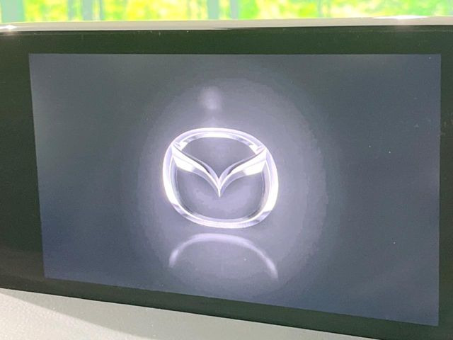 �y�}�c�_�R�l�N�g�z�ԓ��̕��͋C�Ƀ}�b�`������̌^�^�C�v�̃f�B�X�v���C�B�e����q�ݒ��Bluetooth�Đ����A�l�X�ȋ@�\���y���߂܂��B��pSD�J�[�h�̂��w���ŁA�i�r�@�\���g�p�o���܂��B