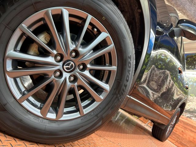 �y����18�C���`�A���~�z�C�[���z�O�ςɃ}�b�`���������A���~�z�C�[���𑕒����Ă���܂��B�e��ЊO�A���~�z�C�[����A�X�^�b�h���X�^�C�����戵�����Ă���܂��B���񂲑��k����������