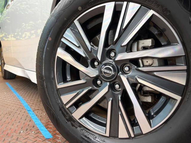 �y����16�C���`�A���~�z�C�[���z�O�ςɃ}�b�`���������A���~�z�C�[���𑕒����Ă���܂��B�e��ЊO�A���~�z�C�[����A�X�^�b�h���X�^�C�����戵�����Ă���܂��B���񂲑��k����������