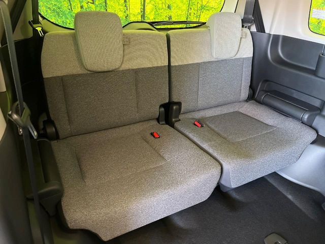 3列目シートはもちろん状態良好☆大人でもゆったりと座って頂けますので、大人数でのお出かけもラクラクです♪ご家族で、気の知れた仲間で、ドライブに行くのが楽しみですね♪
