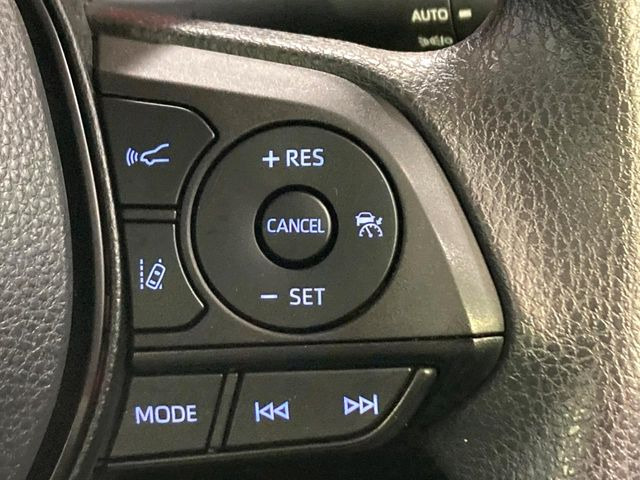 【レーダークルーズコントロール】高速道路での長距離走行が楽に!!自動で速度を保つクルーズコントロールが、衝突軽減システムと連携し、前方の車両を感知して車間を保つように速度調節してくれます!!