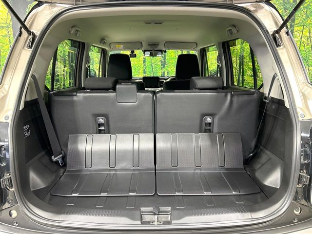 ���i�̂���������ʋ΁A���}���ɏ\���ȉ׎��X�y�[�X���m�ۂ��Ă���܂��B�Z�J���h�V�[�g��|���ƁA�傫�ȉו��̐ύڂ��\�ł���