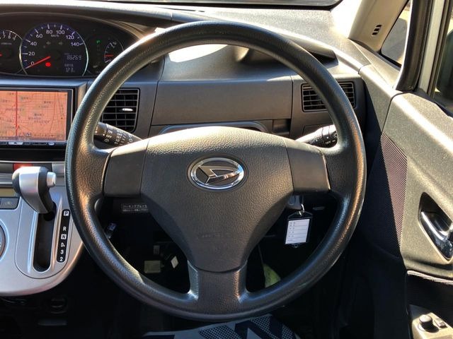 �������E���^���n���h���ł�!���񂵂̌����₷���X�e�A�����O�͑��삵�₷���݌v�ł��B