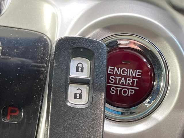 �yHonda�X�}�[�g�L�[�z�J�o����|�P�b�g�ɓ��ꂽ�܂܂ł��h�A�̎{���E�������\�ȃX�}�[�g�L�[�𑕔��B�G���W���̃I���E�I�t�����J�M�����o���K�v����������Ƃ��Ă��֗��ł���