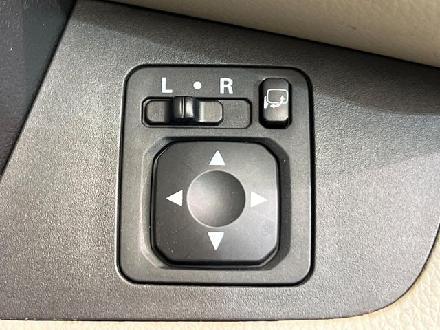 �y�d���i�[�~���[�z�T�C�h�~���[�͓d���i�[���ƂȂ��Ă���A�������ԏ�ł��L�Y�������X�N��}�����܂��B