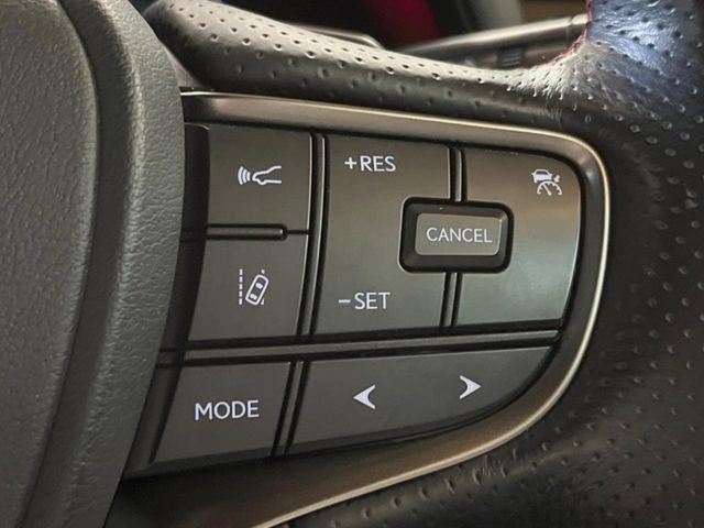 �y���N�T�X�Z�[�t�e�B�V�X�e���v���X�z���s���ɑO���̎ԗ�����F�����A�Փ˂������Ȏ��͌x��ƃu���[�L�ŏՓˉ���Ɣ�Q�y�����A�V�X�g�B�����S�Ƀh���C�u�����y���݂��������܂��B