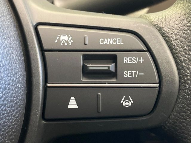 【レーダークルーズコントロール】高速道路での長距離走行が楽に!!自動で速度を保つクルーズコントロールが、衝突軽減システムと連携し、前方の車両を感知して車間を保つように速度調節してくれます!!