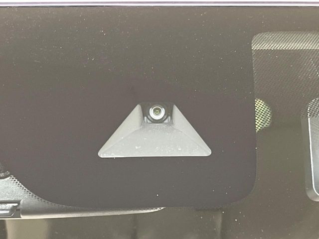 �y�G�}�[�W�F���V�[�u���[�L�z���s���ɑO���̎ԗ�����F�����A�Փ˂������Ȏ��͌x��ƃu���[�L�ŏՓˉ���Ɣ�Q�y�����A�V�X�g�B�����S�Ƀh���C�u�����y���݂��������܂��B