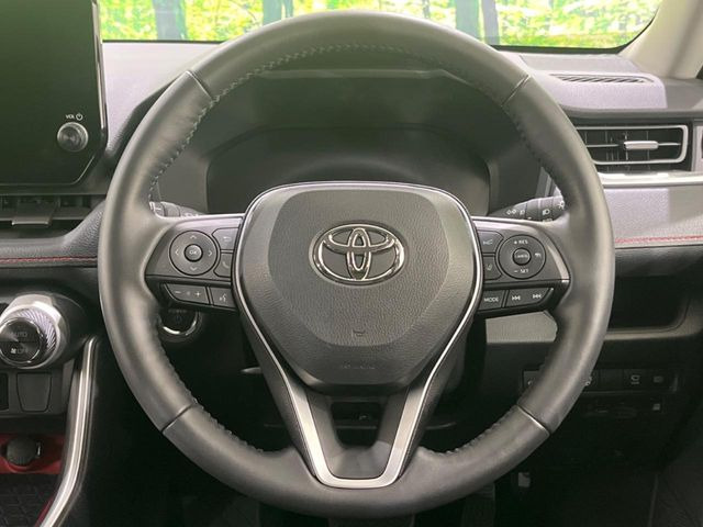 ステアリングも使用感が少なく、きれいな状態となっております♪