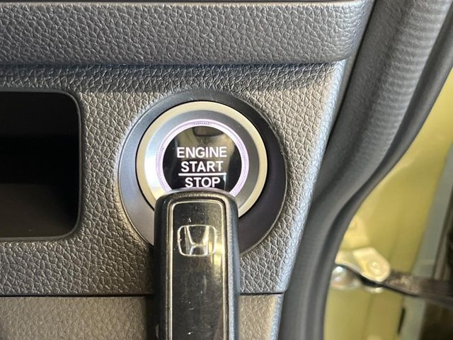 �yHonda�X�}�[�g�L�[�z�J�o����|�P�b�g�ɓ��ꂽ�܂܂ł��h�A�̎{���E�������\�ȃX�}�[�g�L�[�𑕔��B�G���W���̃I���E�I�t�����J�M�����o���K�v����������Ƃ��Ă��֗��ł���