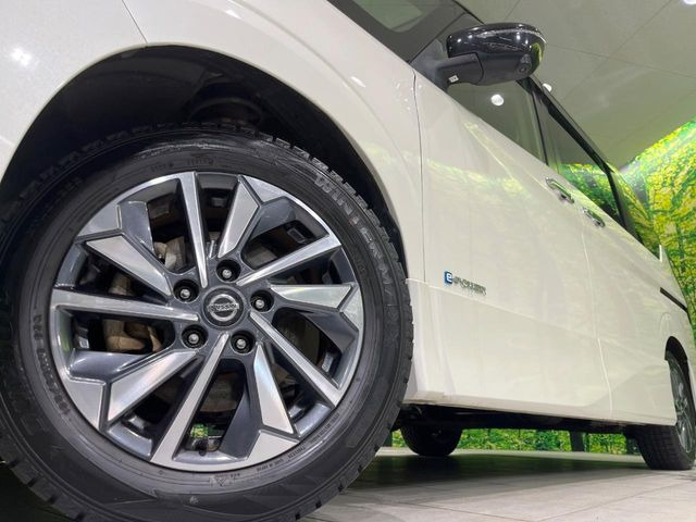 �y����16�C���`�A���~�z�C�[���z�O�ςɃ}�b�`���������A���~�z�C�[���𑕒����Ă���܂��B�e��ЊO�A���~�z�C�[����A�X�^�b�h���X�^�C�����戵�����Ă���܂��B���񂲑��k����������