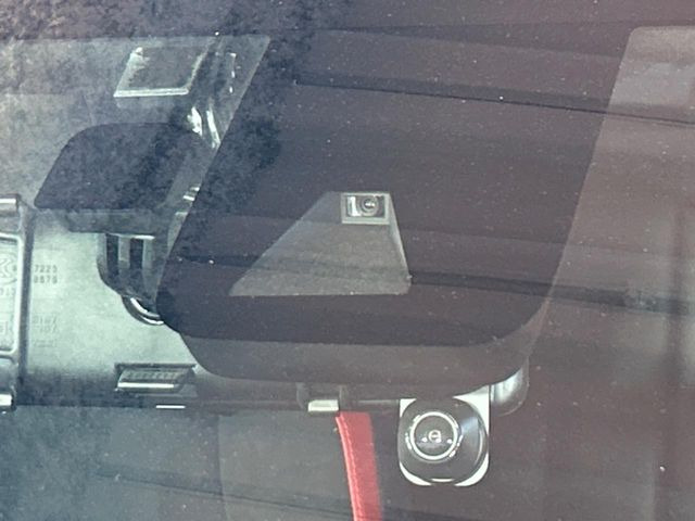 �y�g���^�Z�[�t�e�B�Z���X�z���s���ɑO���̎ԗ�����F�����A�Փ˂������Ȏ��͌x��ƃu���[�L�ŏՓˉ���Ɣ�Q�y�����A�V�X�g�B�����S�Ƀh���C�u�����y���݂��������܂��B