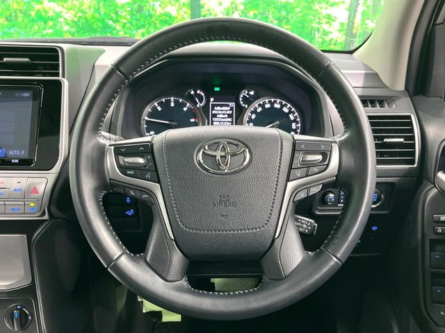 �y�����v�����X�e�A�����O�z�㎿�Ȋv���g�p���邱�ƂŁA��ɂ����������݂ƂĂ��^�]���₷���n���h���ł���