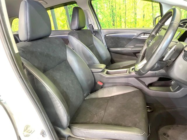 �y�n�[�t���U�[�V�[�g�z�������ƍ���S�n�𗼗������l�C�̃V�[�g���w�ʁE���ʂ̃t�@�u���b�N�f�ނ́A�ʋC���̗ǂ��⊊��ɂ����ɗD��Ă��܂��B�C���╞���ɍ��E���ꂸ���K�ɂ���肢�������܂��B