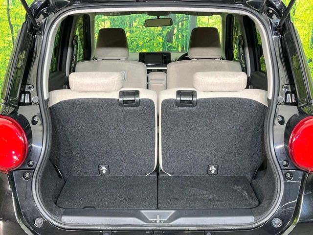 ���i�̂���������ʋ΁A���}���ɏ\���ȉ׎��X�y�[�X���m�ۂ��Ă���܂��B�Z�J���h�V�[�g��|���ƁA�傫�ȉו��̐ύڂ��\�ł���