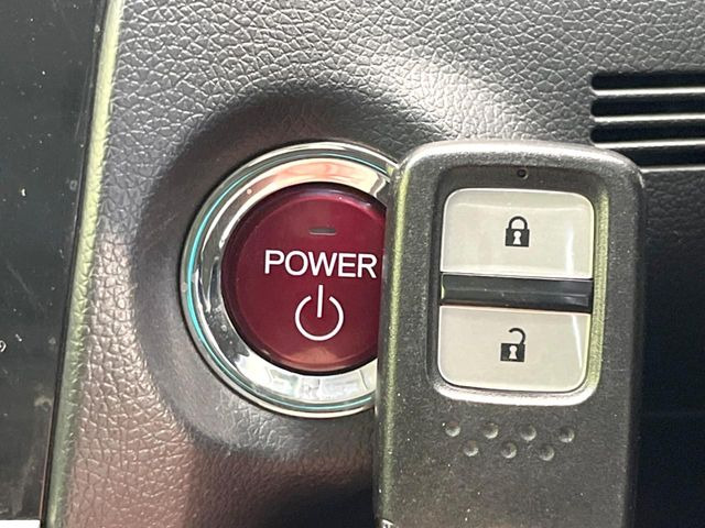 �yHonda�X�}�[�g�L�[�z�J�o����|�P�b�g�ɓ��ꂽ�܂܂ł��h�A�̎{���E�������\�ȃX�}�[�g�L�[�𑕔��B�G���W���̃I���E�I�t�����J�M�����o���K�v����������Ƃ��Ă��֗��ł���