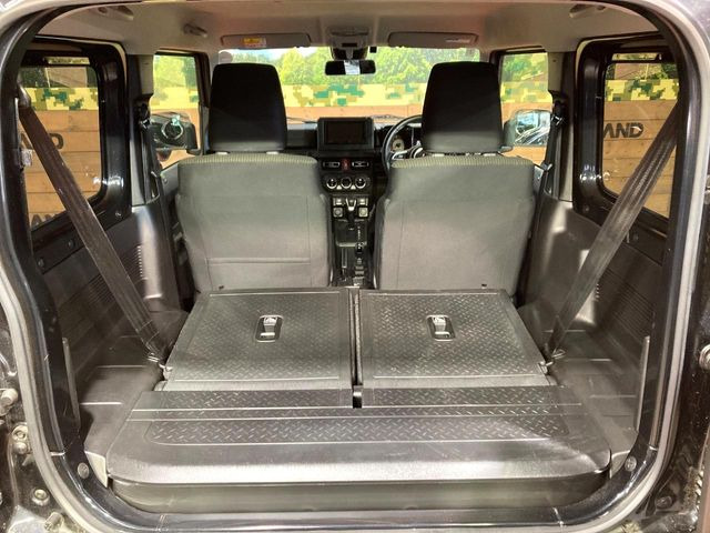 ���i�̂���������ʋ΁A���}���ɏ\���ȉ׎��X�y�[�X���m�ۂ��Ă���܂��B�Z�J���h�V�[�g��|���ƁA�傫�ȉו��̐ύڂ��\�ł���