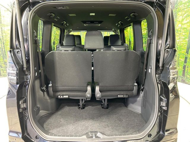 ���i�̂���������ʋ΁A���}���ɏ\���ȉ׎��X�y�[�X���m�ۂ��Ă���܂��B�Z�J���h�V�[�g��|���ƁA�傫�ȉו��̐ύڂ��\�ł���